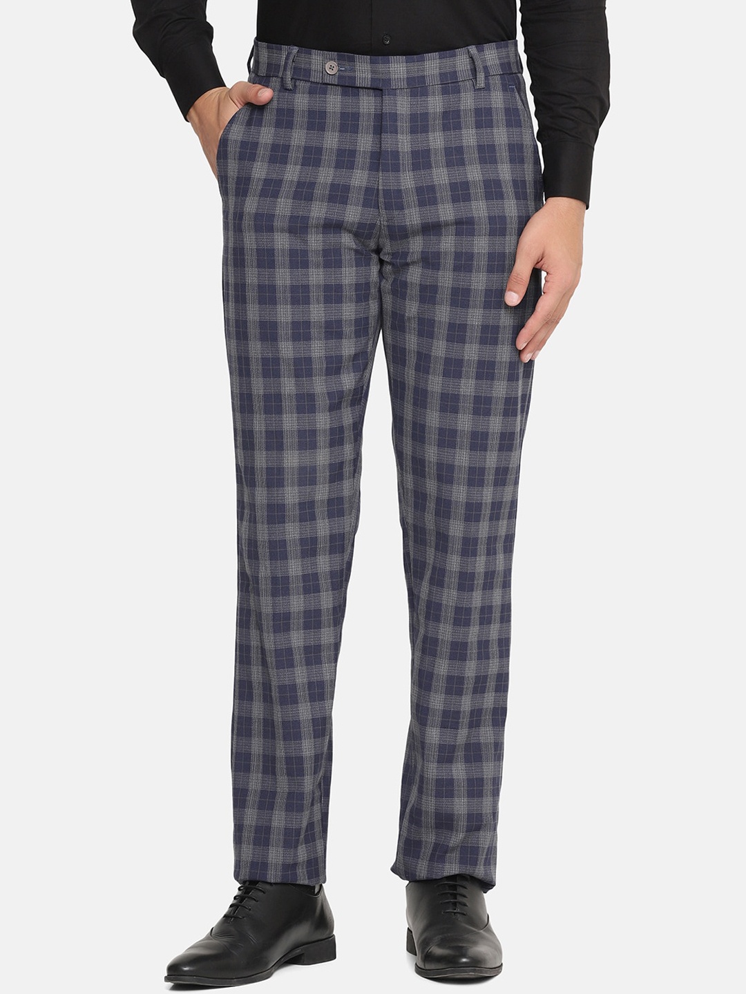 

TAHVO Men Blue Checked Comfort Trousers