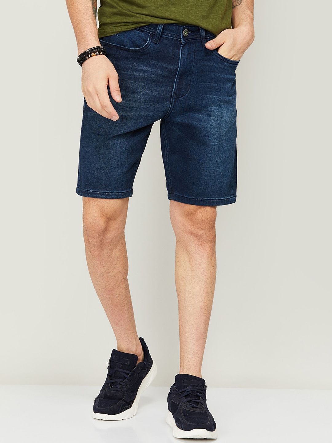 

Bossini Men Blue Washed Denim Shorts