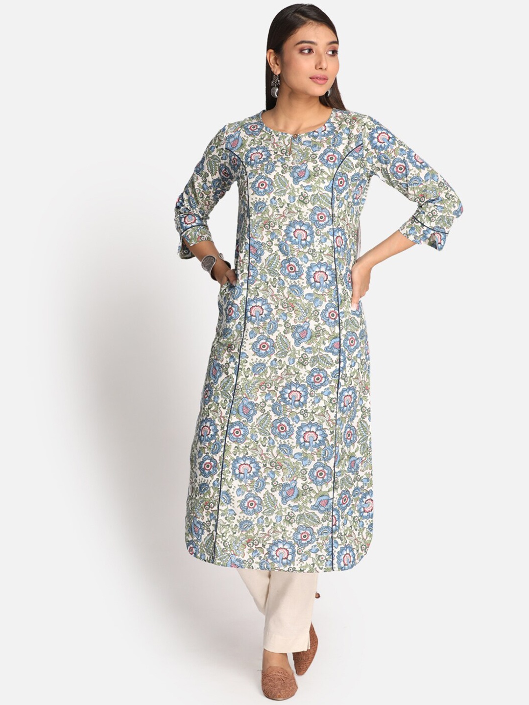 

Earthwear Women Blue Floral Printed Keyhole Neck Thread Work Kurta