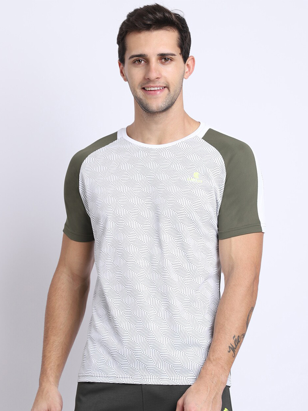 

Gallus Men Olive Green & White Dri-FIT Slim Fit T-shirt