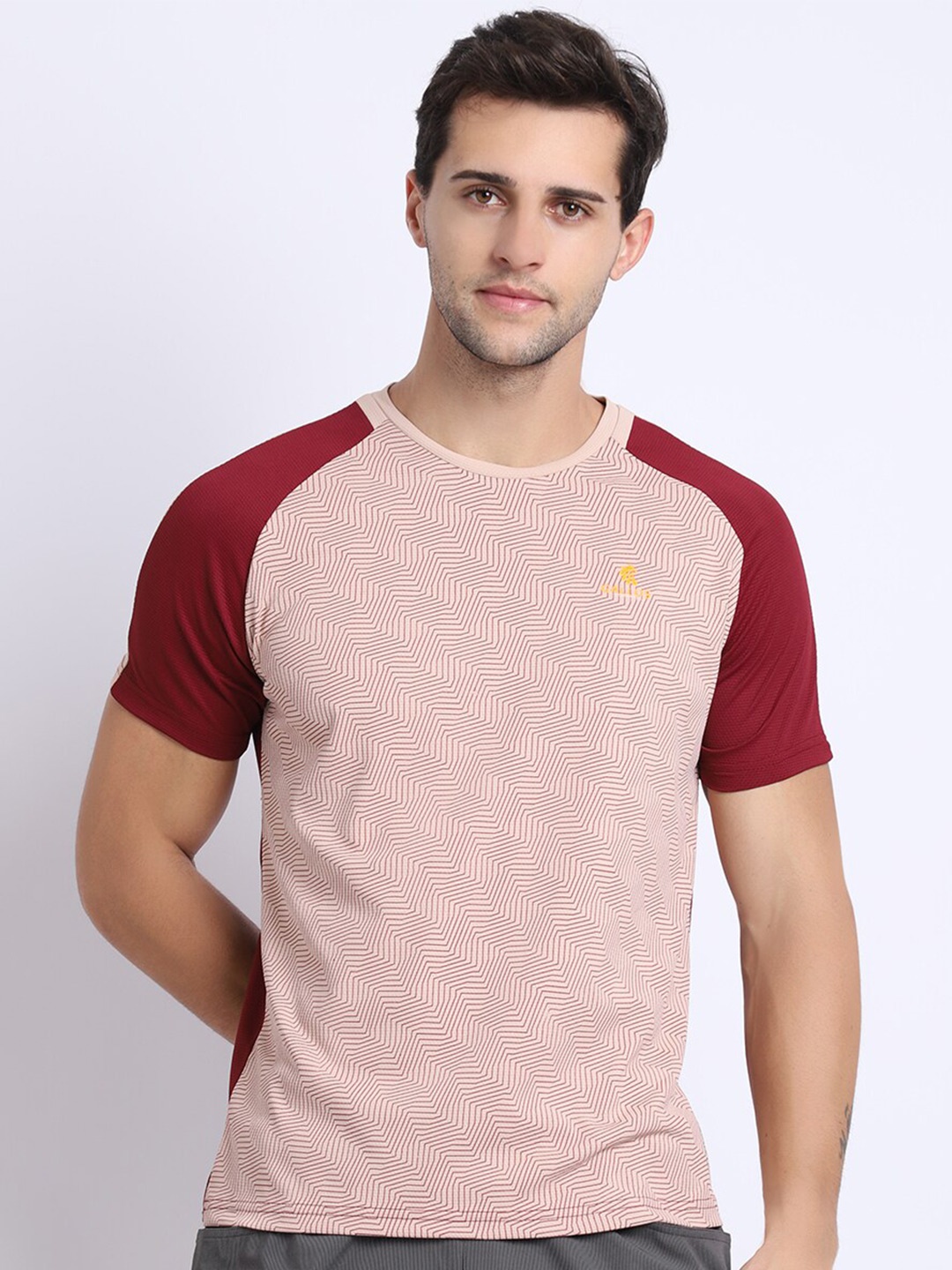 

Gallus Men Maroon Colourblocked Slim Fit T-shirt
