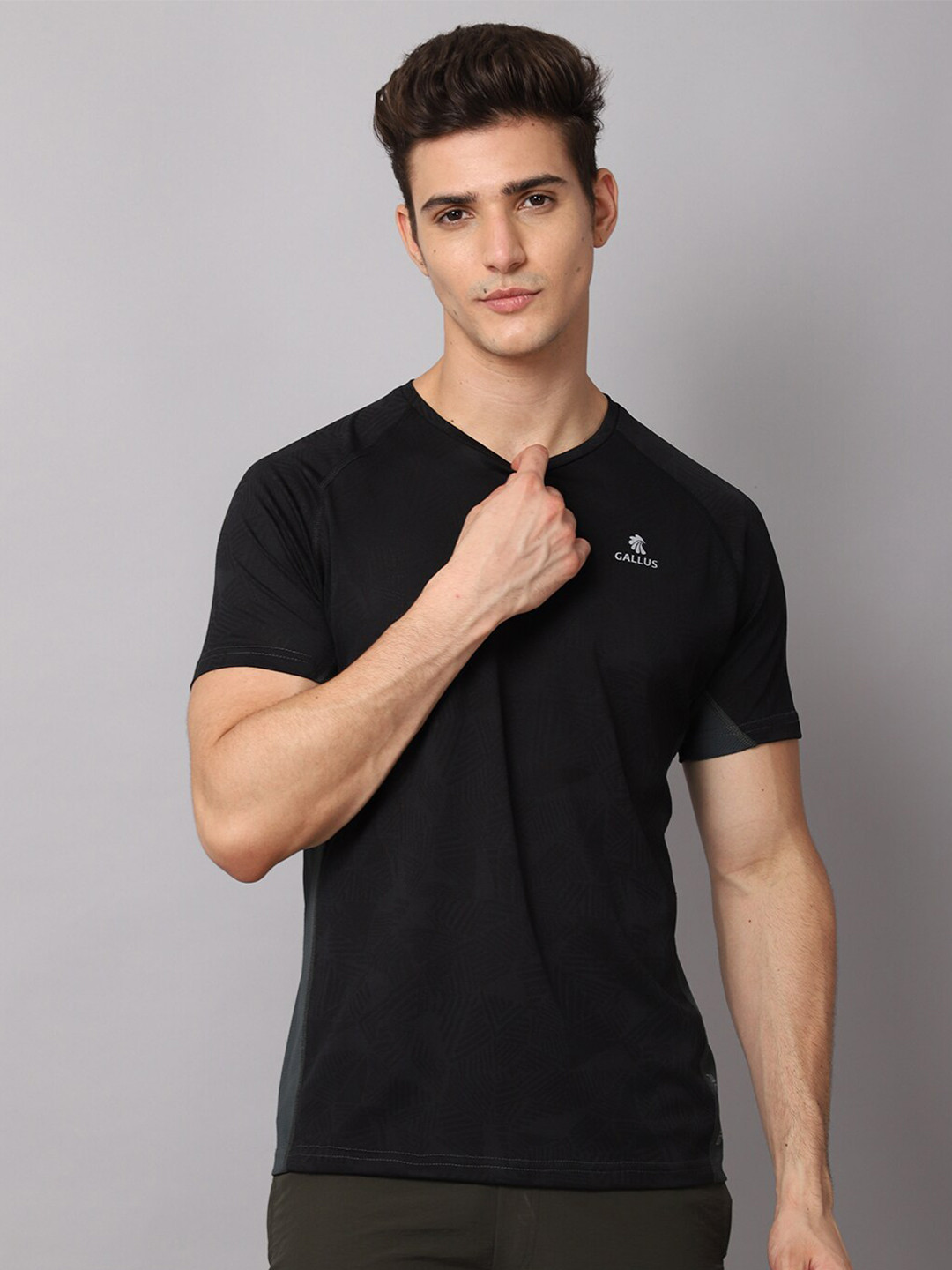 

Gallus Men Black & Grey Colourblocked Dri-FIT Slim Fit T-shirt