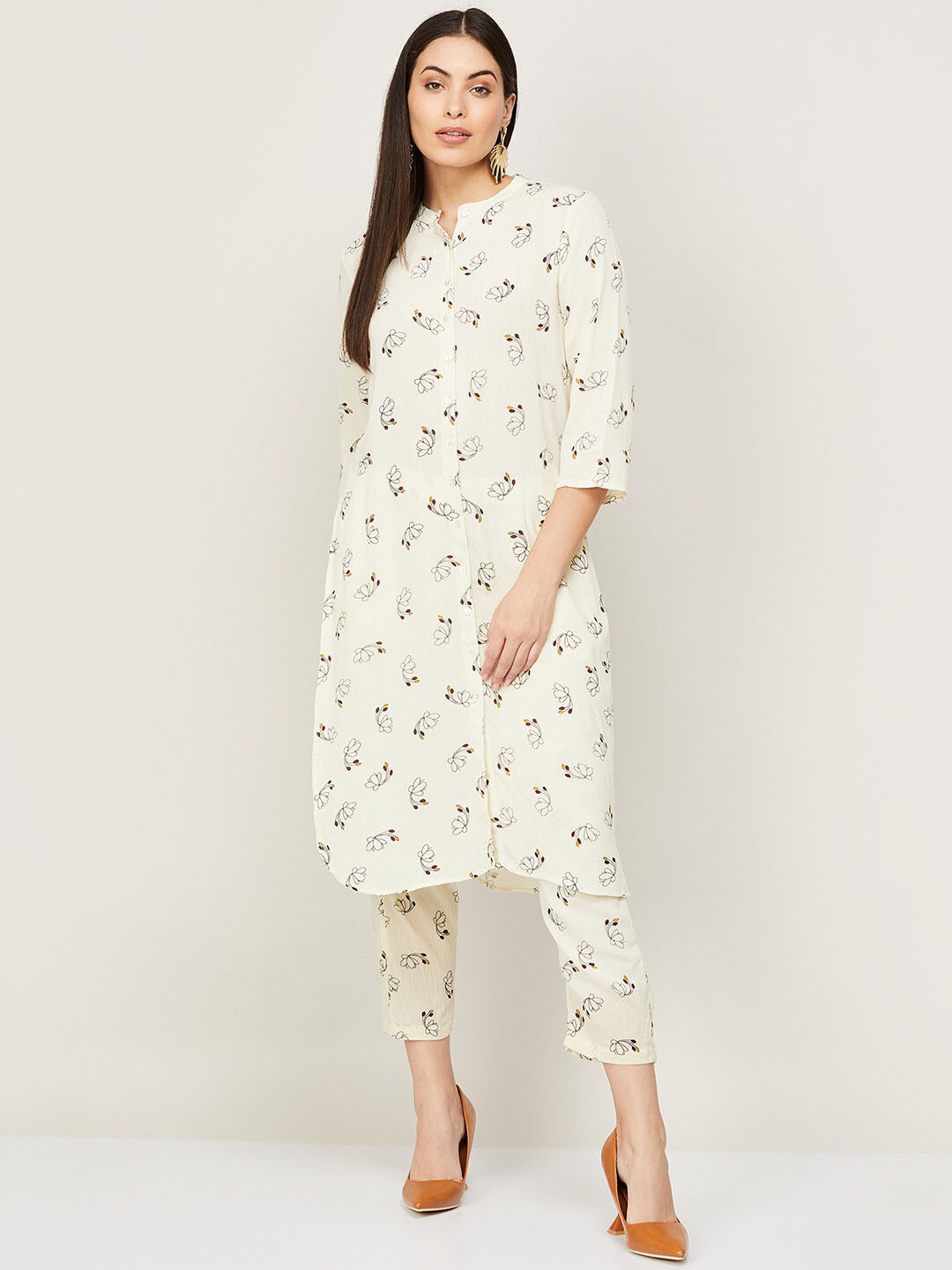 

Colour Me by Melange Women Off White Floral Printed Kurta with Trousers