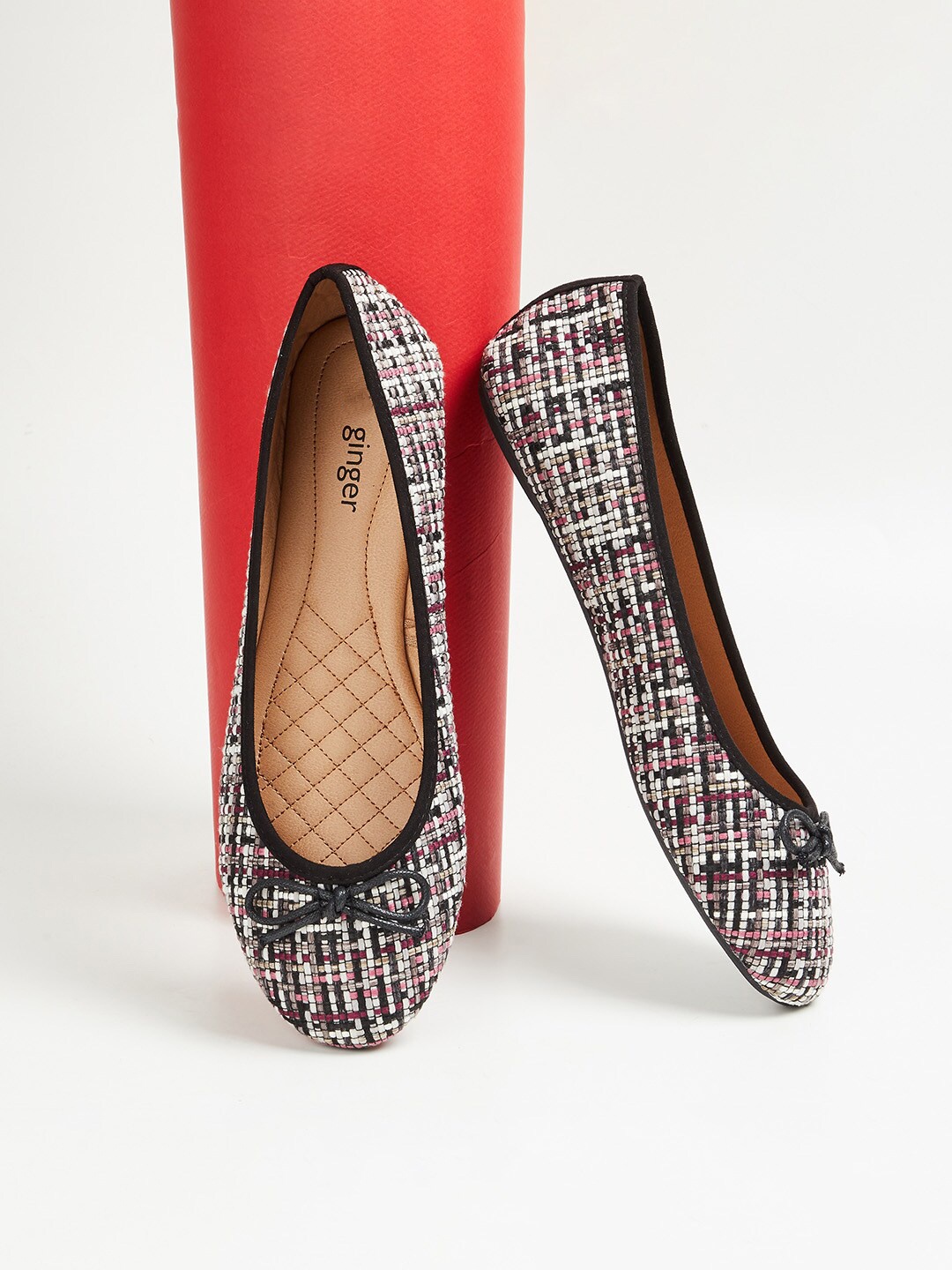 

Ginger by Lifestyle Women Black Ballerinas with Bows Flats