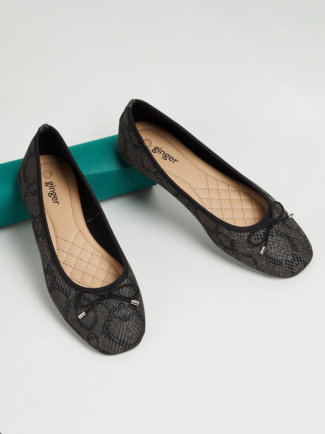 

Ginger by Lifestyle Women Black Printed Ballerinas with Bows Flats