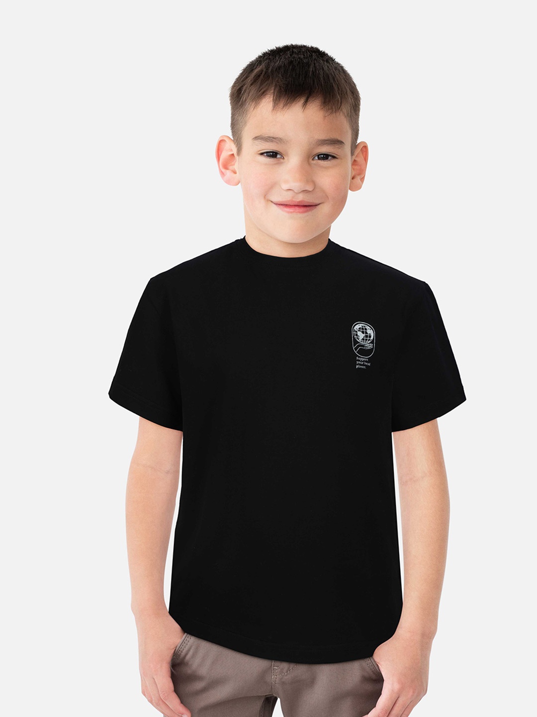 

Gini and Jony Boys Black Solid T-shirt