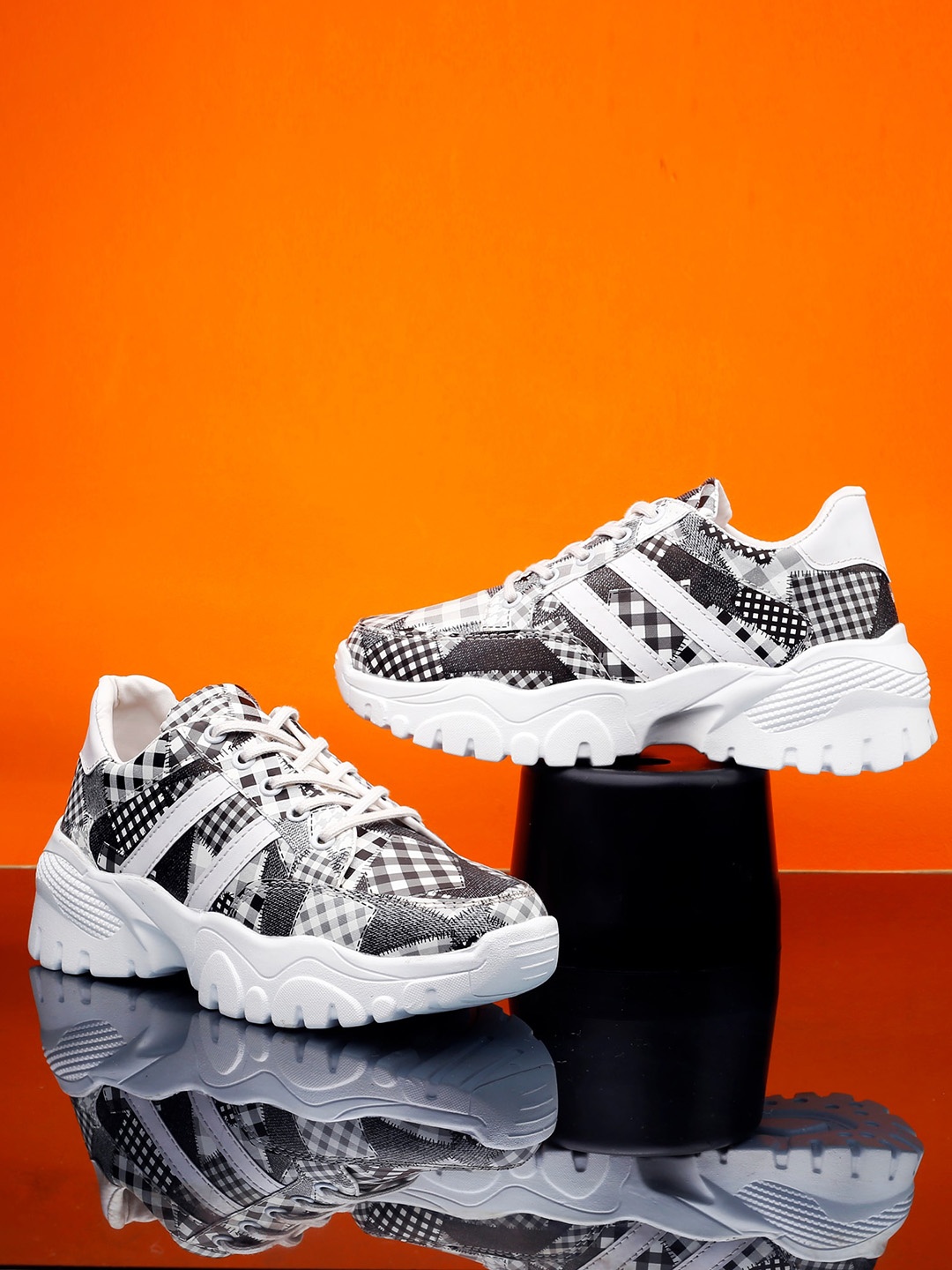 

mr wonker Women White Checked Sneakers