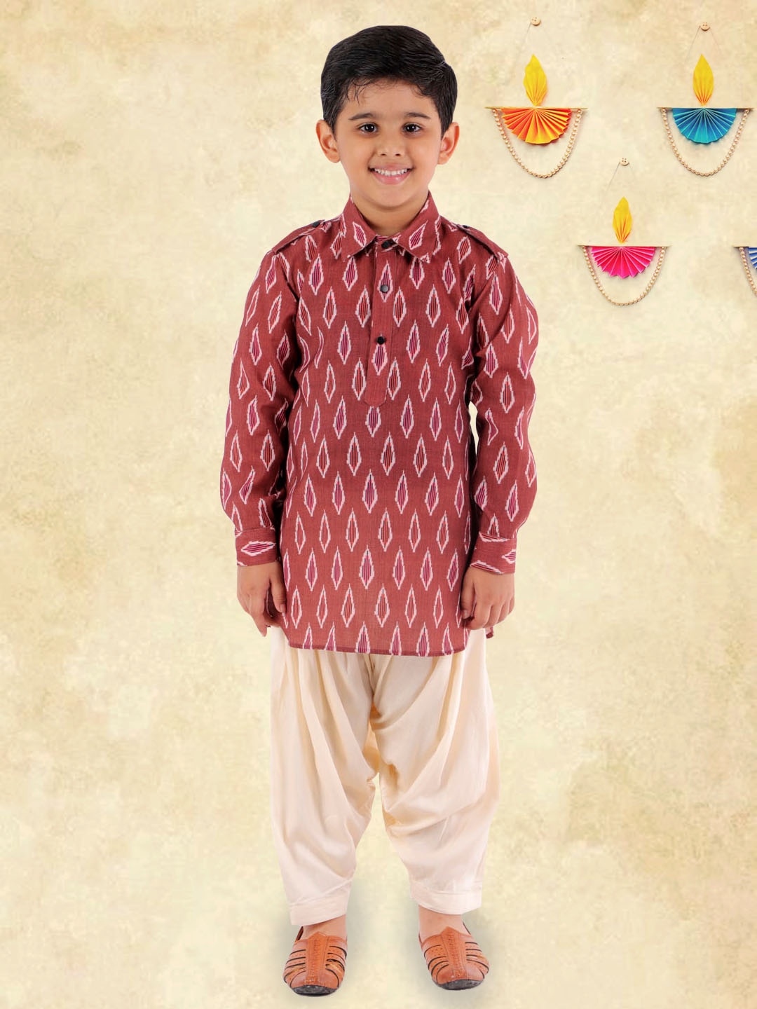 

YK Boys Maroon Ikkat Printed Pathani Kurta with Cream Dhoti Pants