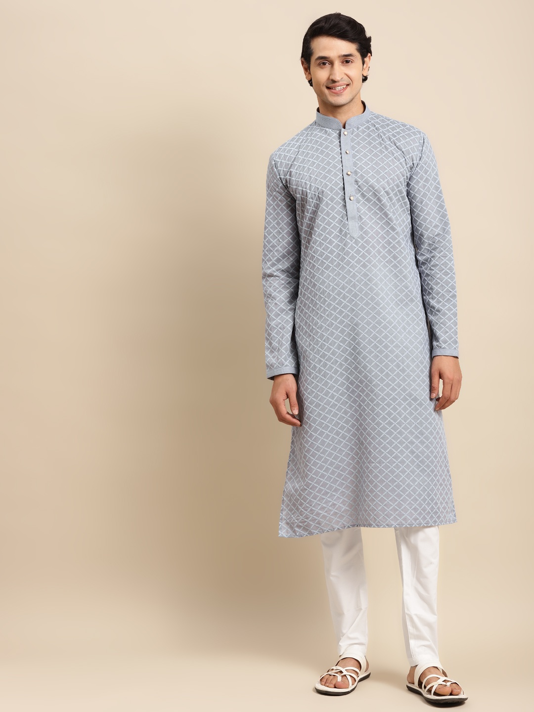 

RAJUBHAI HARGOVINDAS Men Blue Embroidered Chikankari Pure Cotton Kurta with Pyjamas