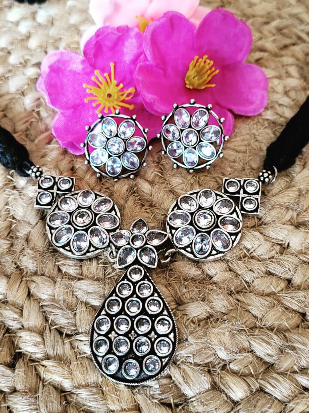 

VENI Women White Brass Silver-Plated Oxidised Necklace