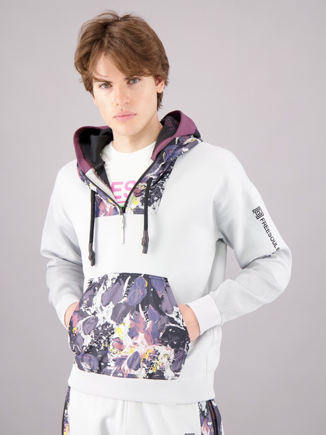 

FREESOUL Men Grey Abstract Printed Hooded Sweatshirt