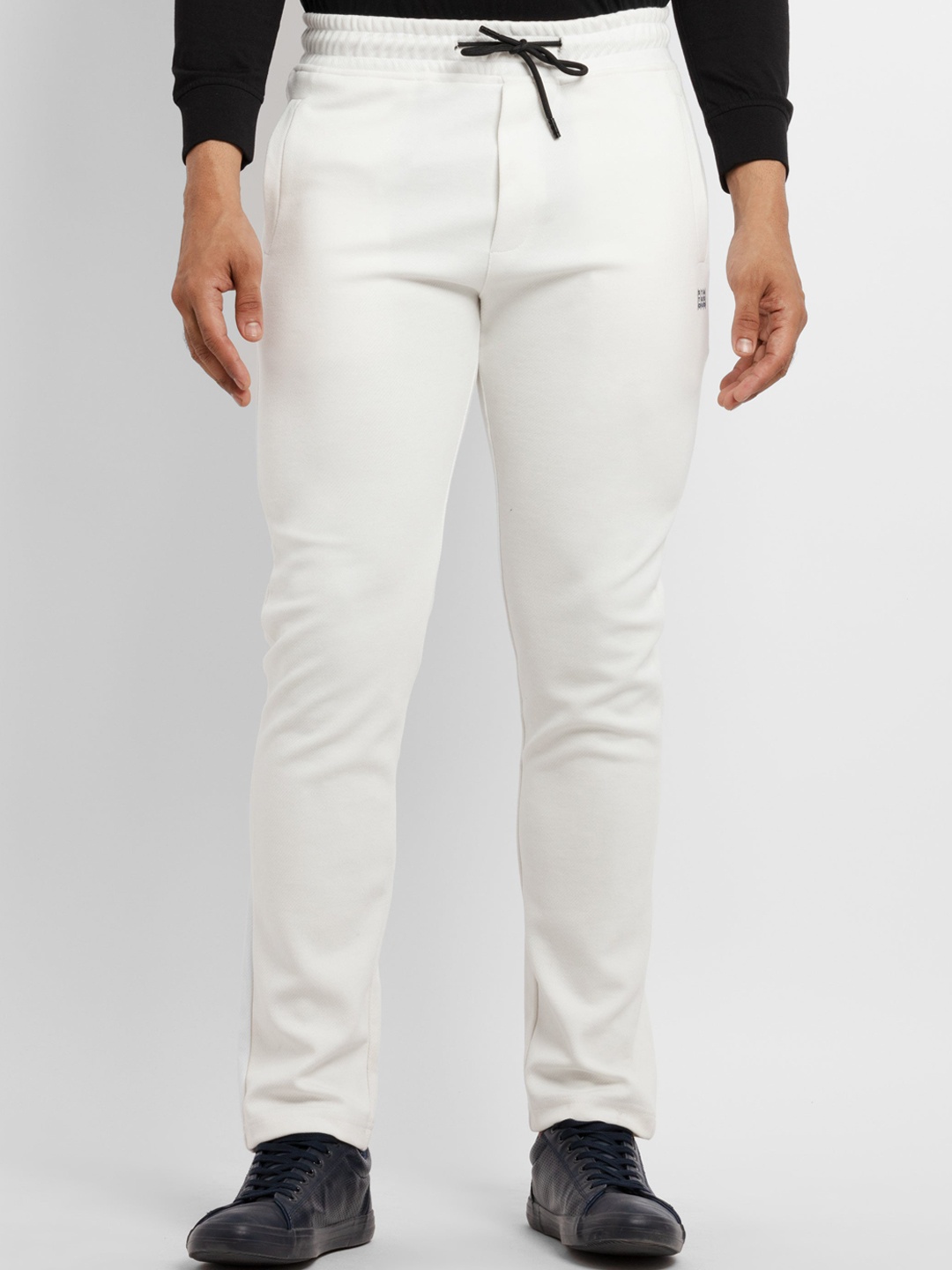 

Status Quo Men White Solid Cotton Regular Fit Track Pant