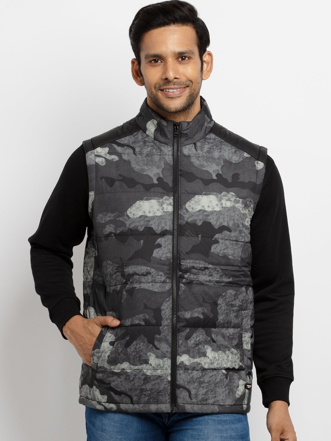 

Status Quo Men Grey Camouflage Sleeveless Padded Jacket