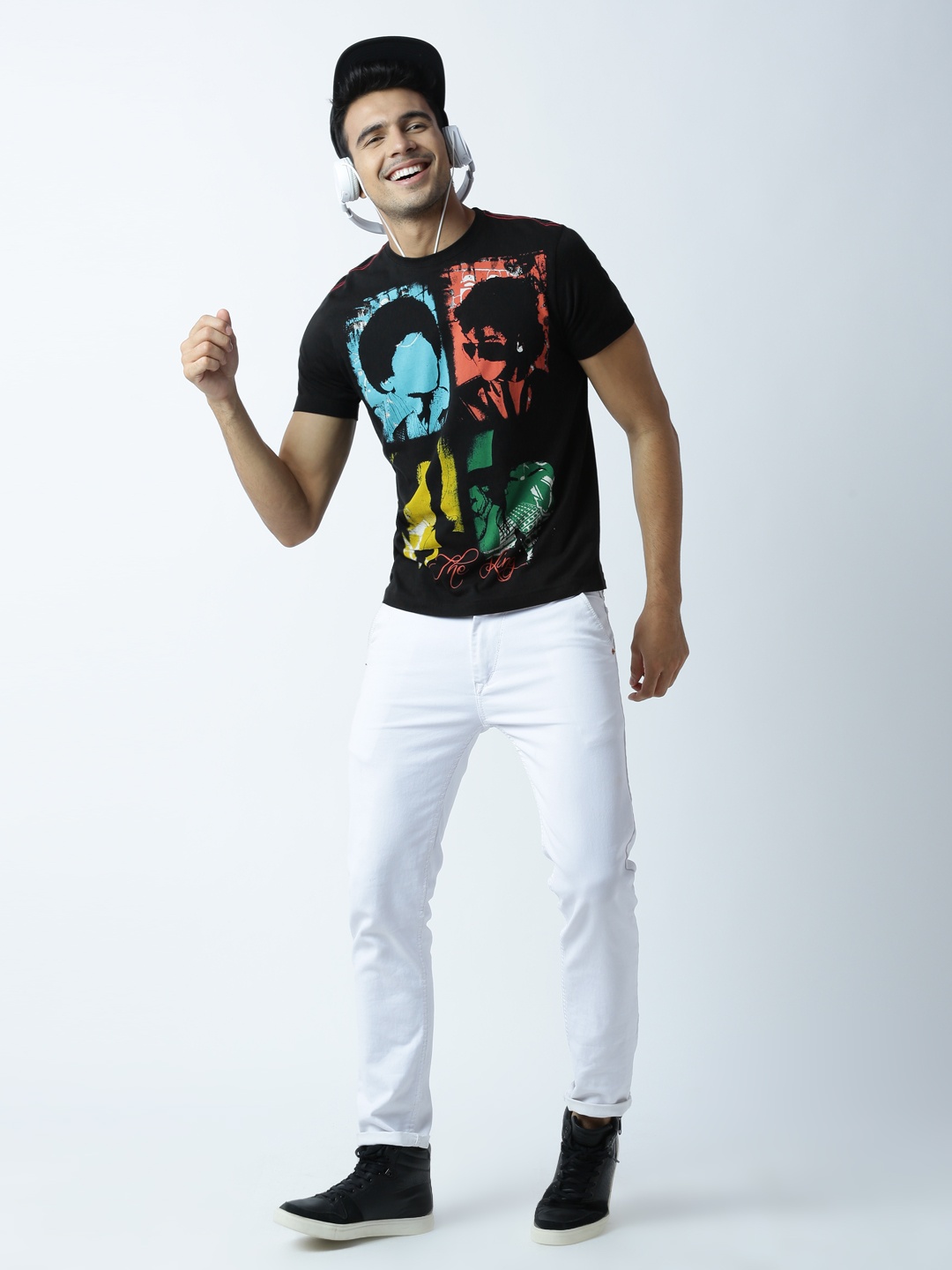 

Huetrap Men Black Printed Round Neck T-shirt