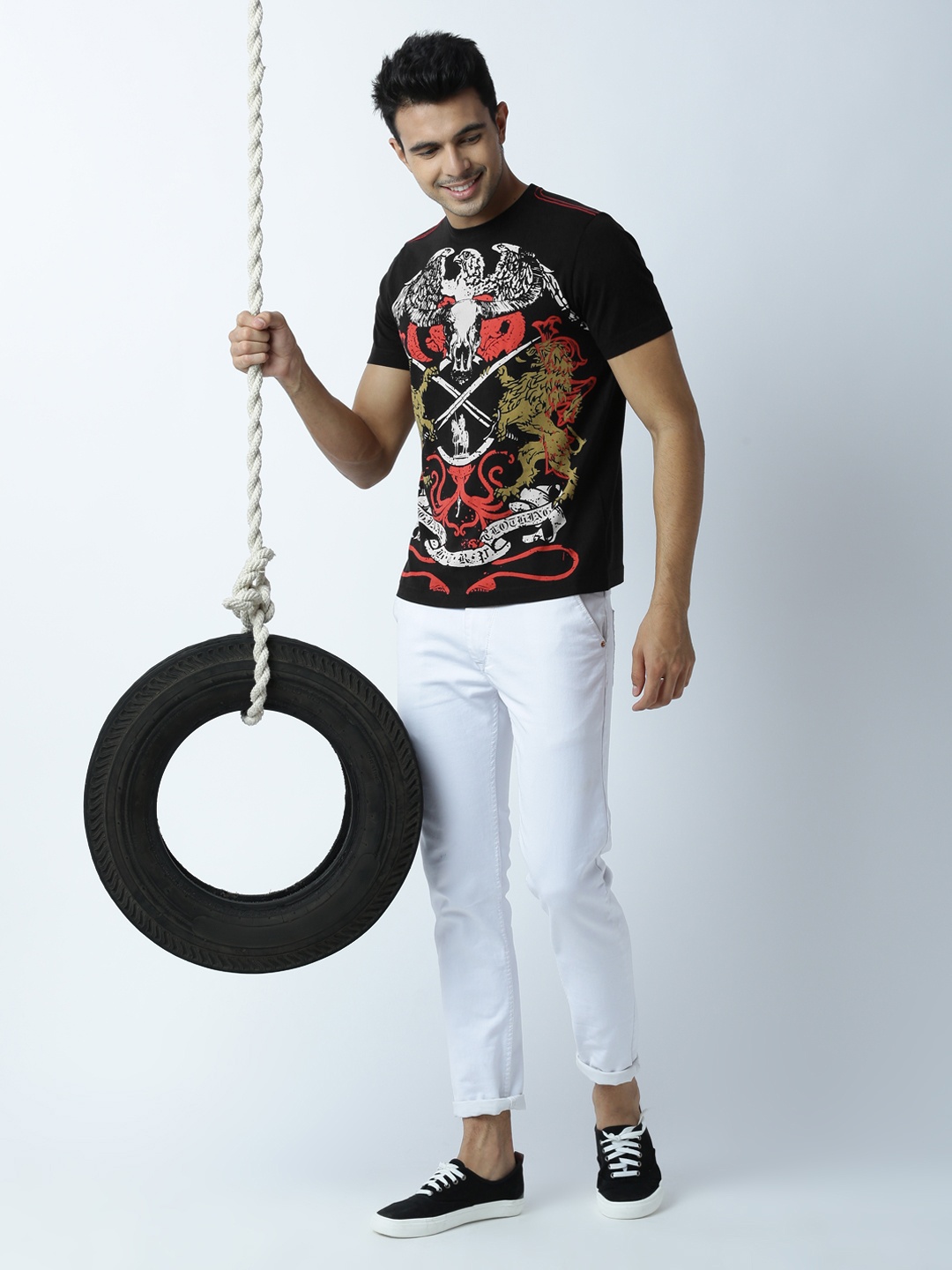 

Huetrap Men Black Printed Round Neck T-shirt