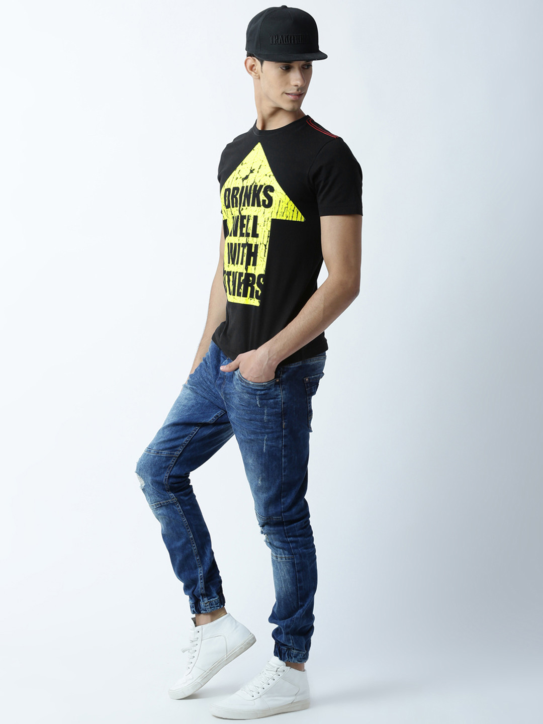 

Huetrap Men Black Printed Round Neck T-shirt