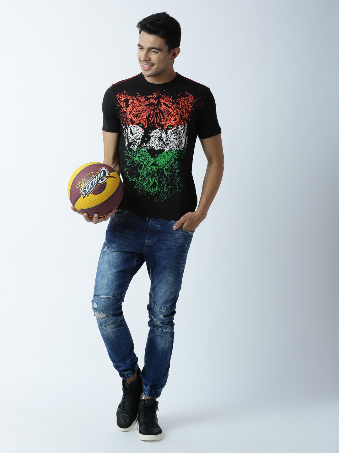 

Huetrap Men Black Printed Round Neck T-shirt