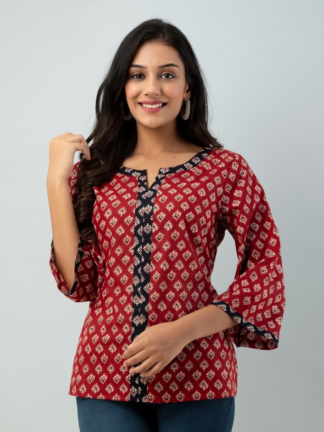 

Sutidora Red & Black Geometric Print Top