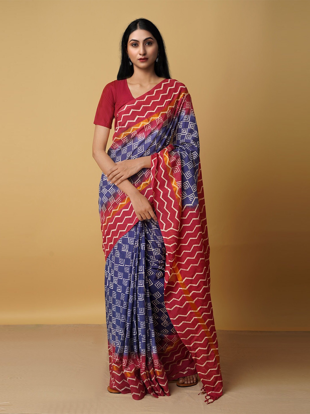 

Unnati Silks Navy Blue & Red Ethnic Motifs Silk Blend Baluchari Saree