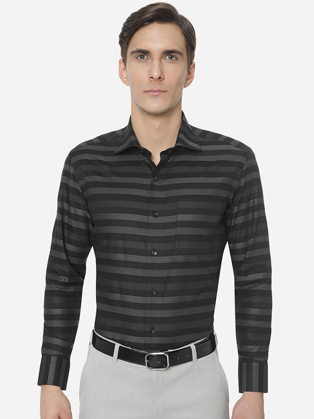 

METAL Men Black Slim Fit Horizontal Striped Casual Shirt