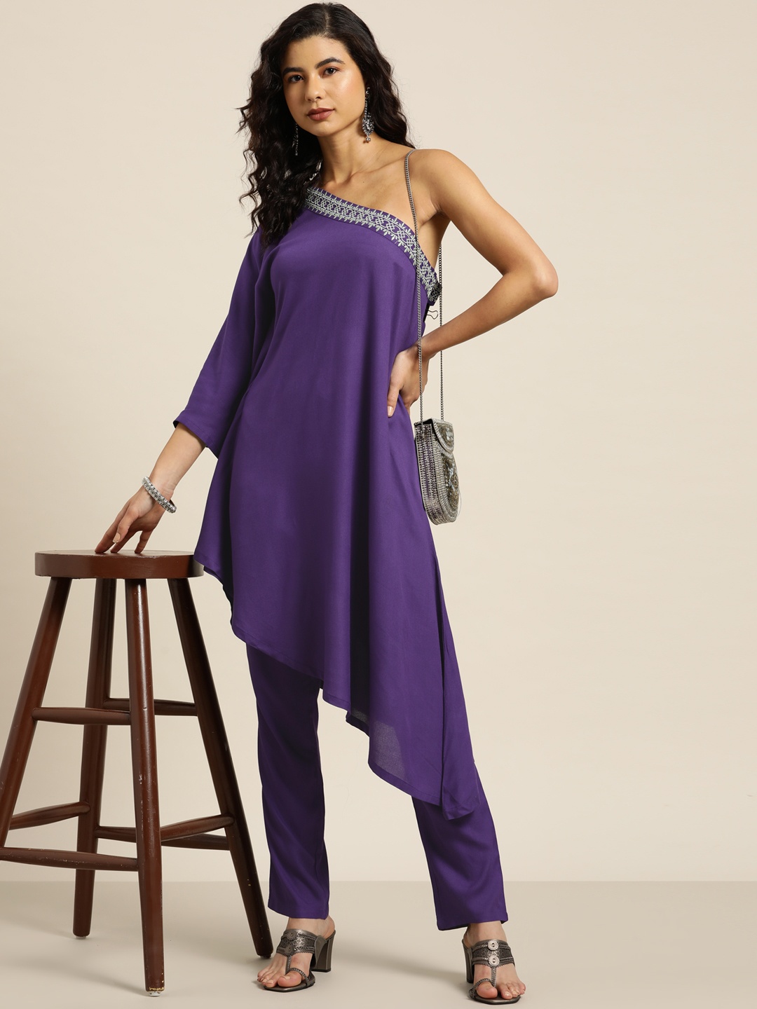 

Moda Rapido Women Purple Embroidered Kurta with Trousers