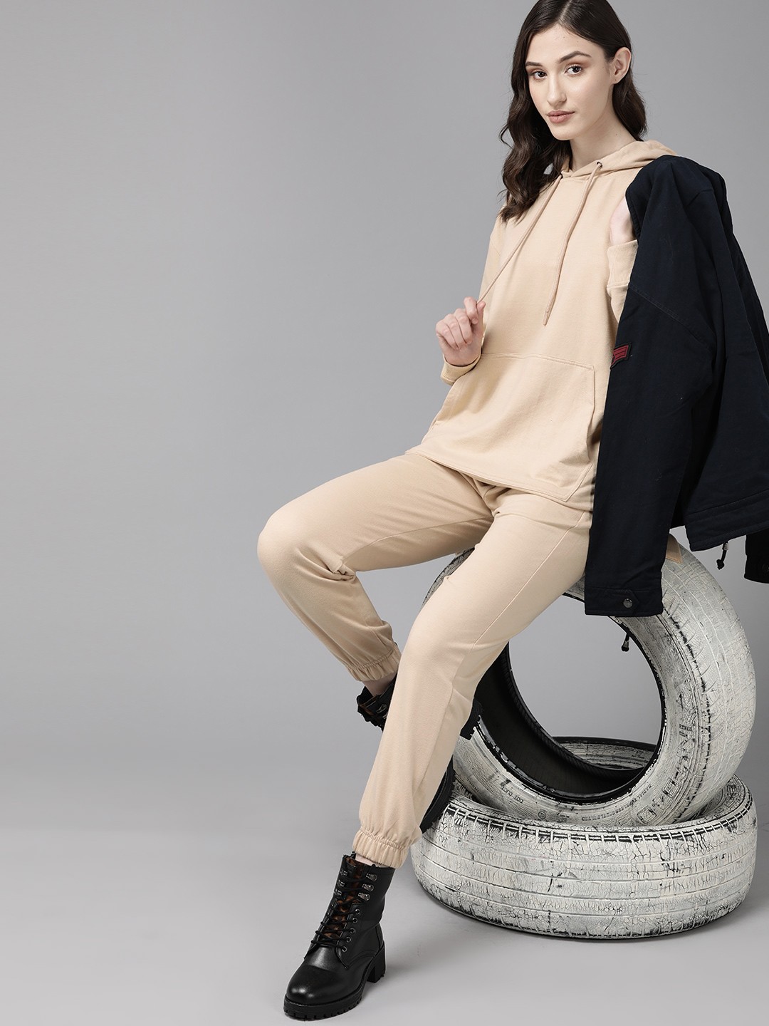 

The Roadster Lifestyle Co. Women Beige Solid Co-ords