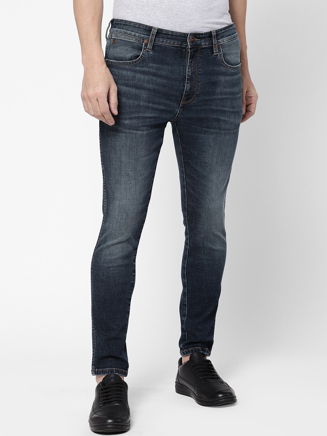 

Wrangler Men Blue Slim Fit Low-Rise Heavy Fade Stretchable Jeans