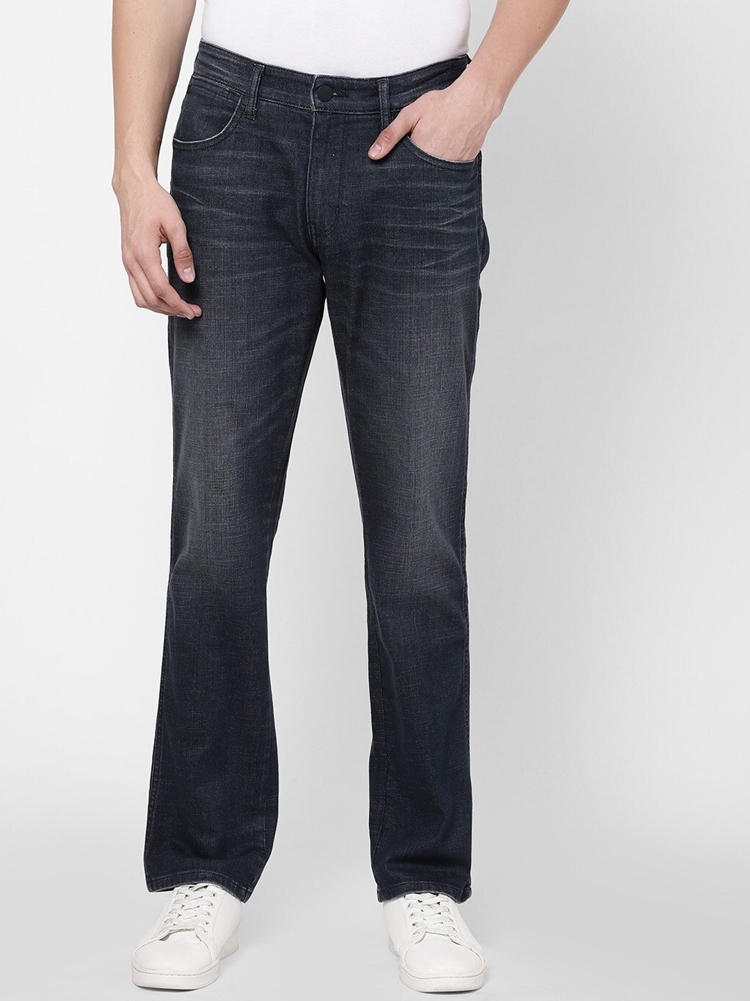 

Wrangler Men Blue Millard Straight Fit Light Fade Stretchable Jeans