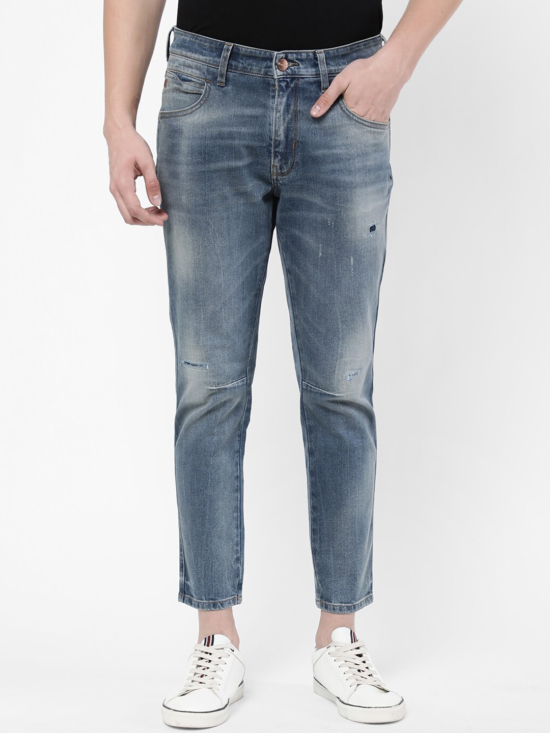 

Wrangler Men Blue Skanders Slim Fit Low-Rise Mildly Distressed Heavy Fade Stretchable Jeans