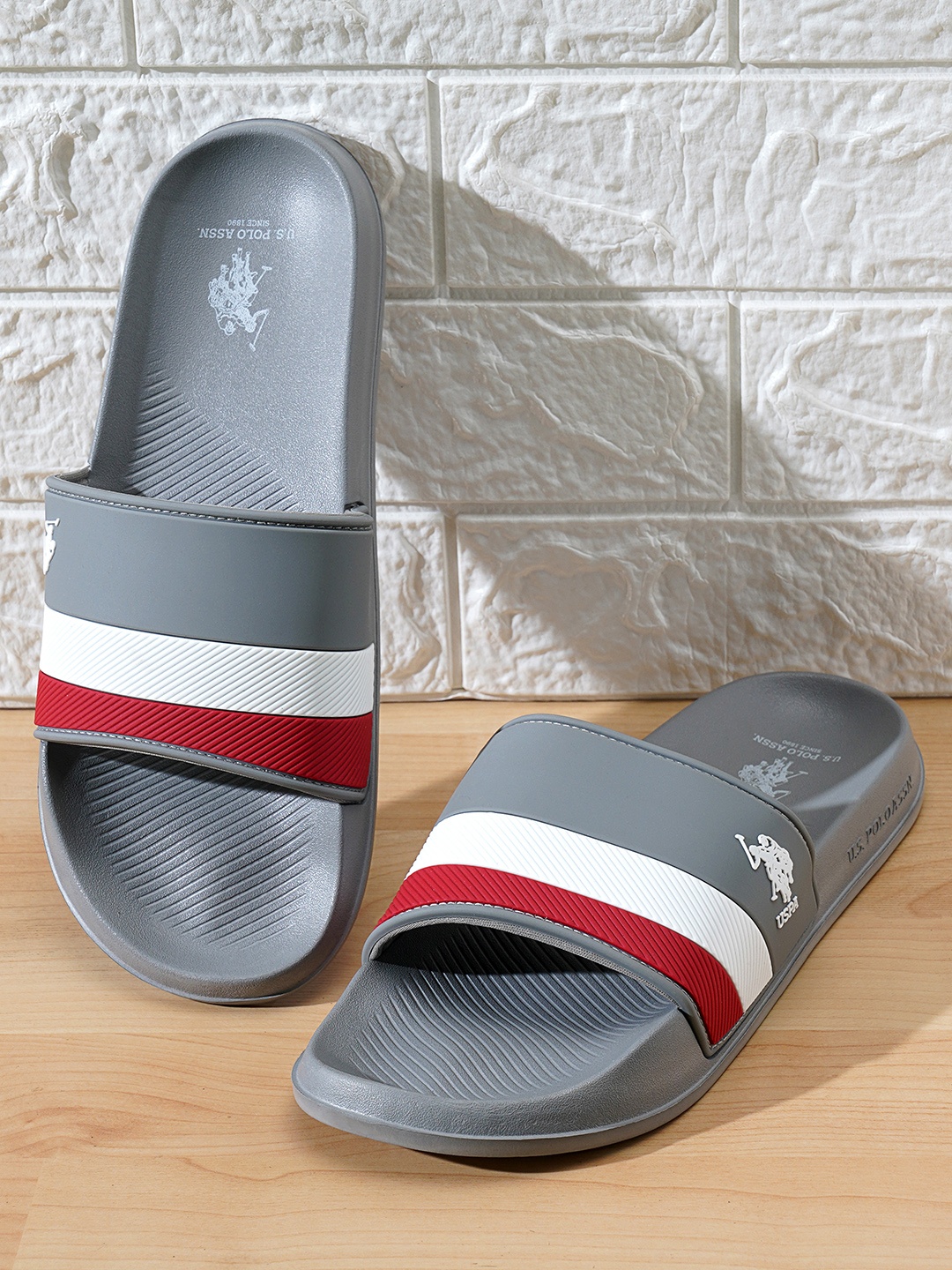 

U.S. Polo Assn. Men Striped Sliders, Grey