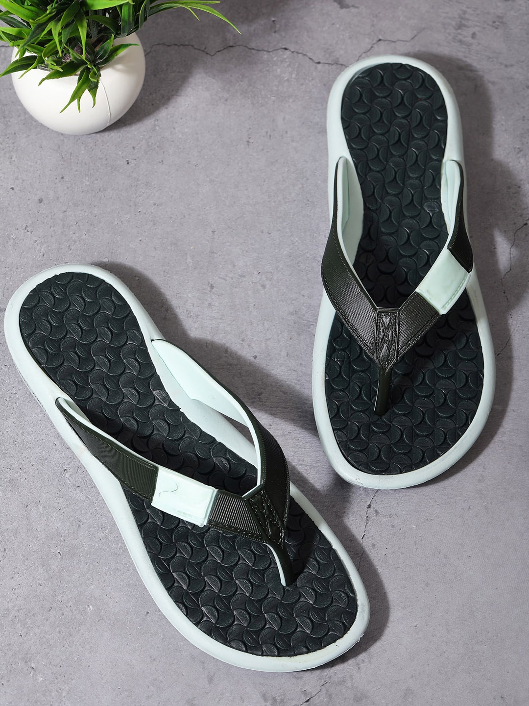 

BOOTCO Women Green Printed T-Strap Flats