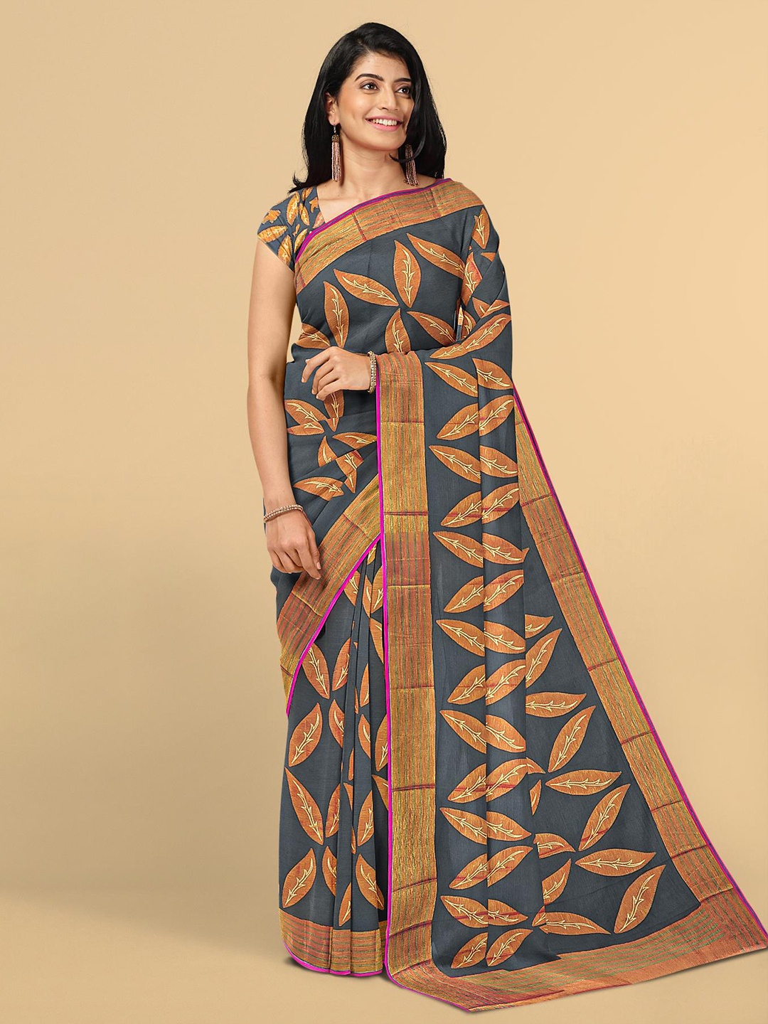 

Kalamandir Women Grey & Brown Leaf Print Silk Blend Saree