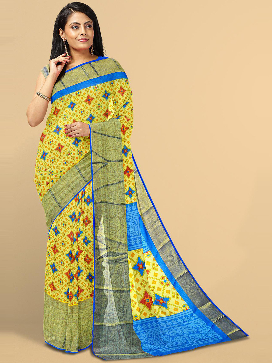 

Kalamandir Women Yellow Geometric Print Silk Blend Saree