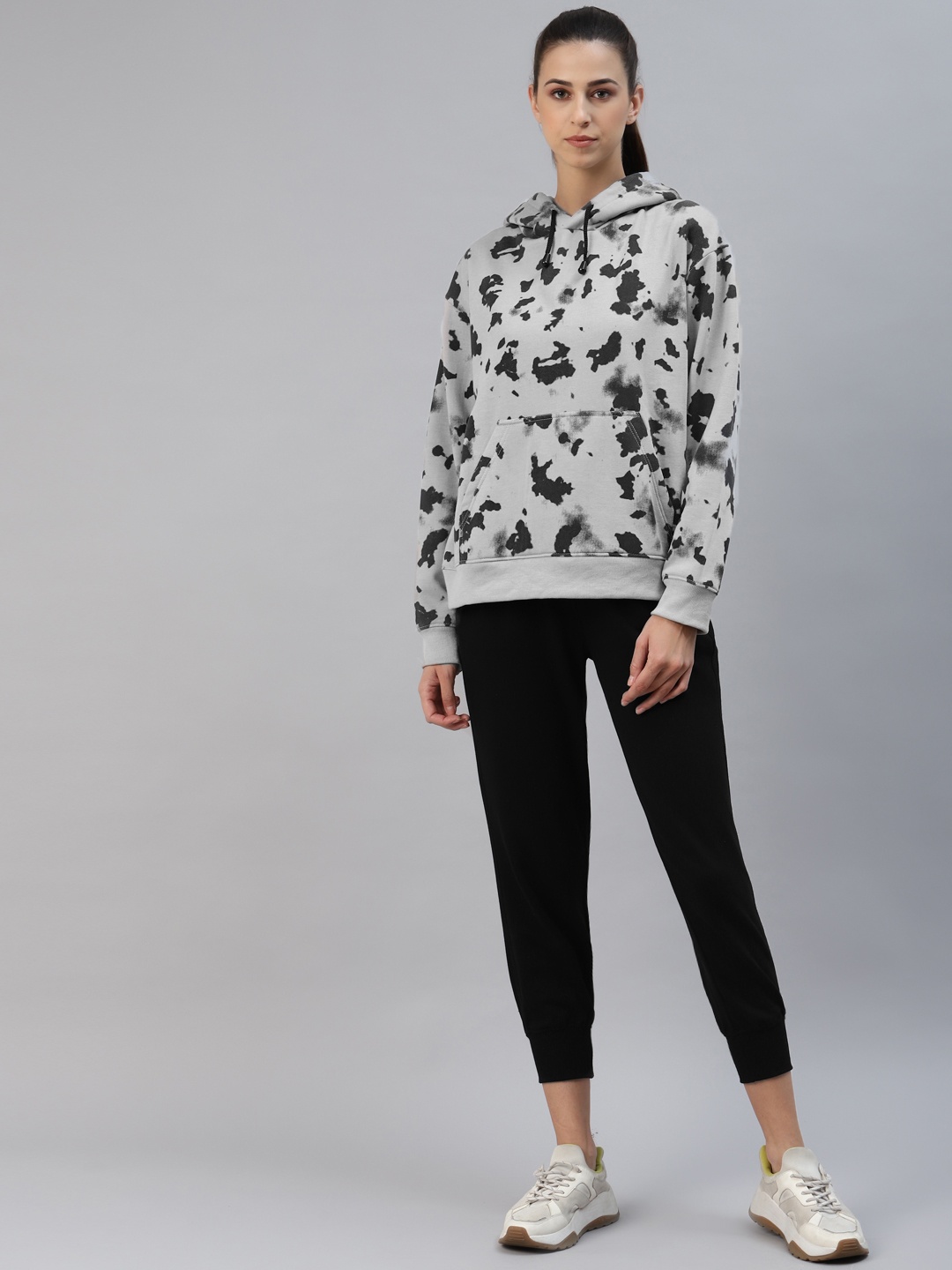 

Laabha Women Grey & Black Printed Tracksuit