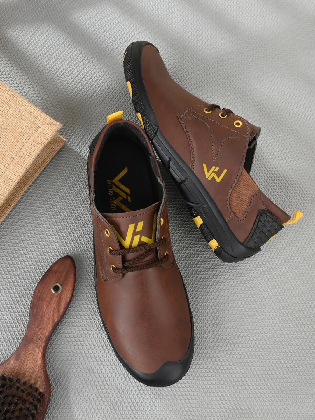 

VIV Men Brown Derbys