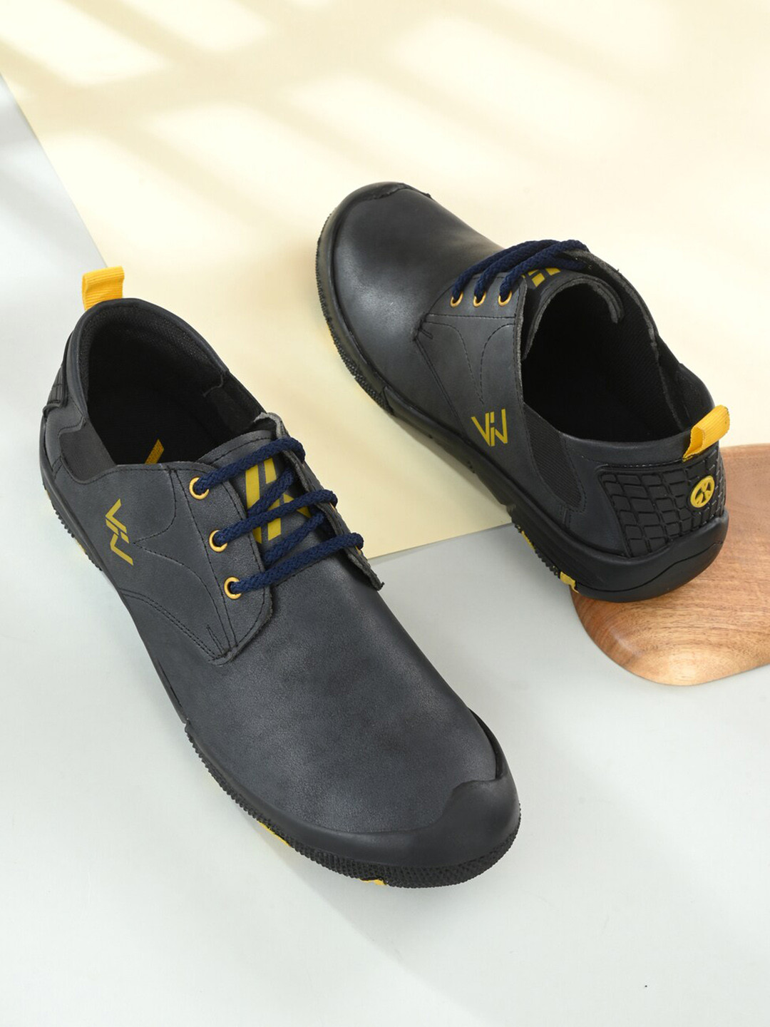 

VIV Men Blue Sneakers