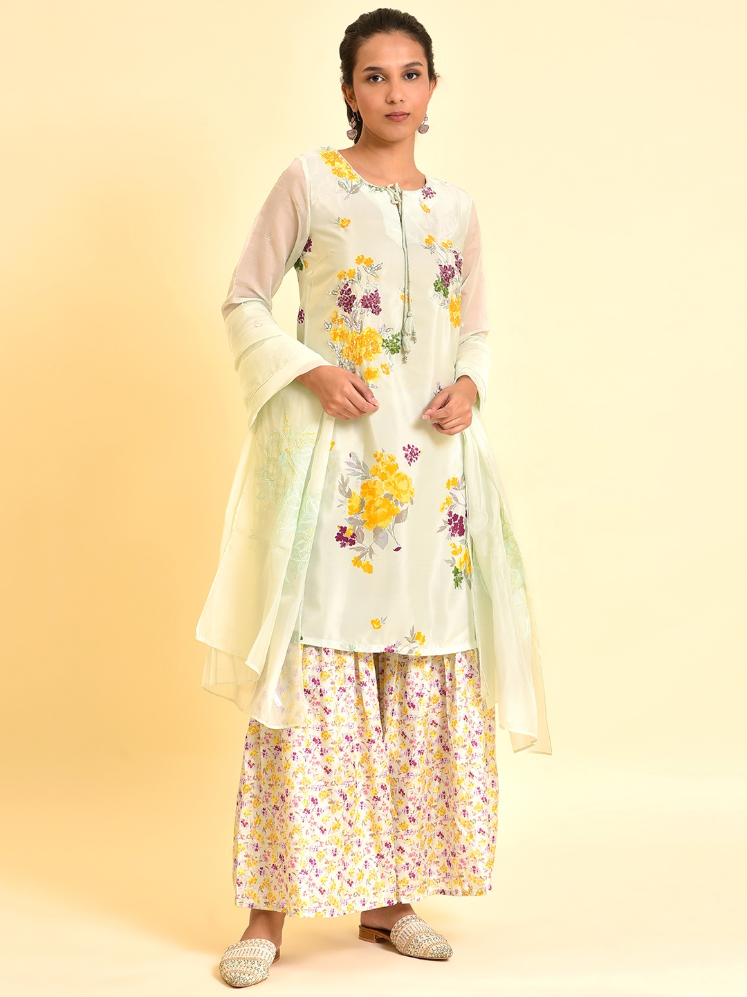 

WISHFUL Women Green Floral Printed Kurta with Palazzos & With Dupatta