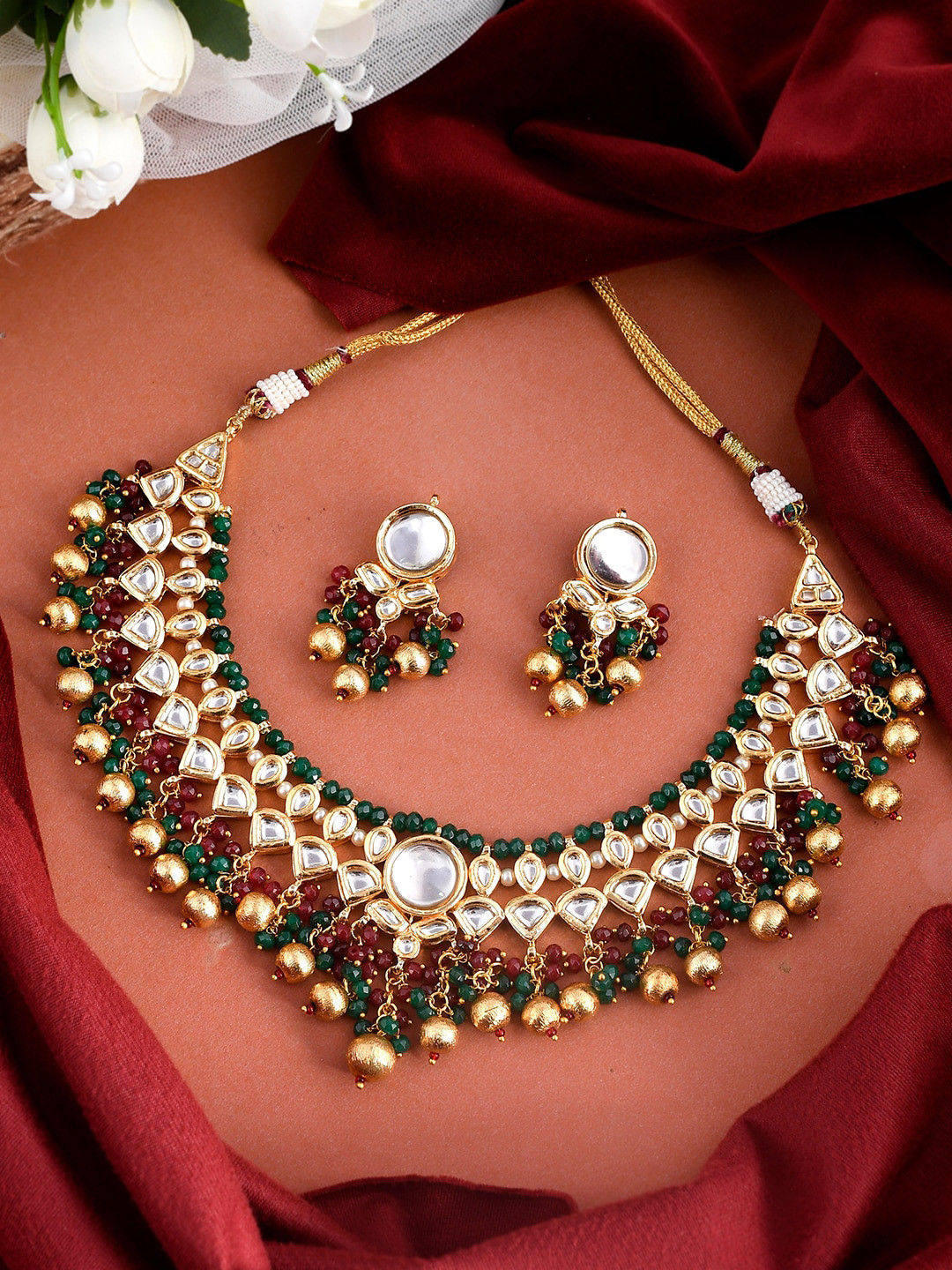 

DASTOOR Women Gold-Plated Red & Green Kundan Studded Jewellery Set