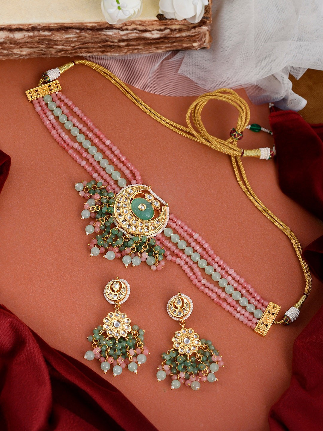 

DASTOOR Gold-Plated Pink & White Beaded & Kundan Studded Jewellery Set