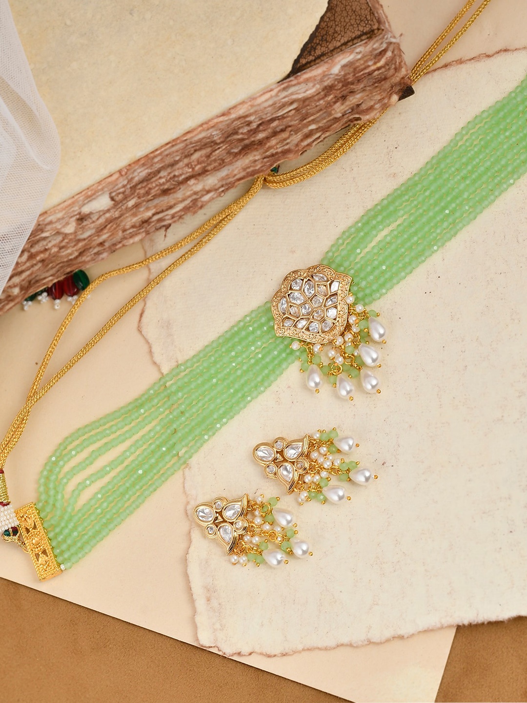 

DASTOOR Gold-Plated Green Kundan-Studded Jewellery Set