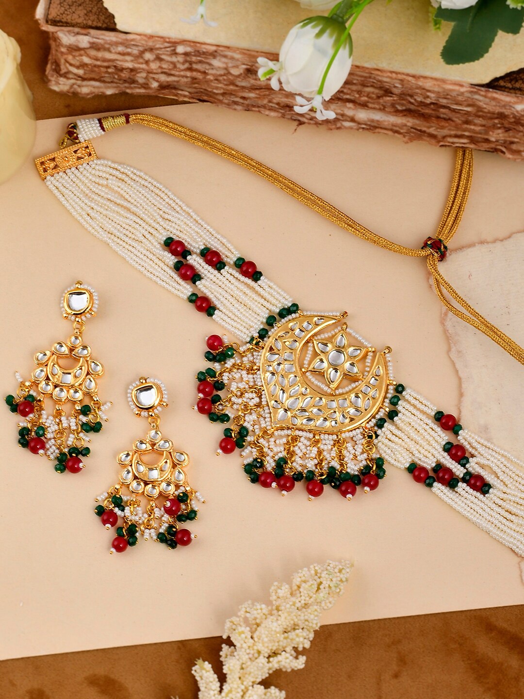 

DASTOOR Gold-Plated White Kundan Studded Jewellery Set