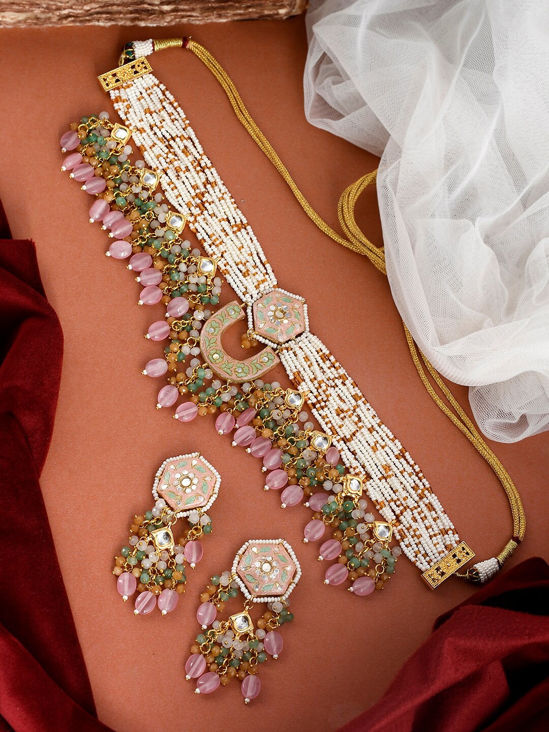

DASTOOR Gold-Plated White Kundan-Studded & Beaded Jewellery Set