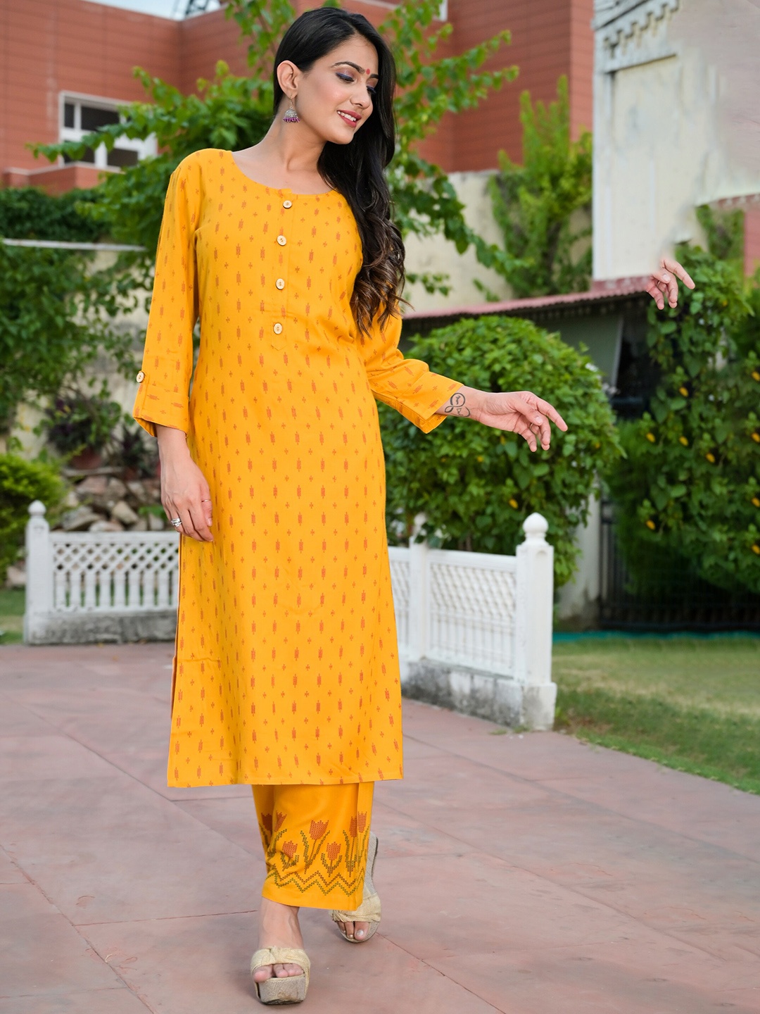 

DORIYA Women Yellow Printed Kurta with Trousers