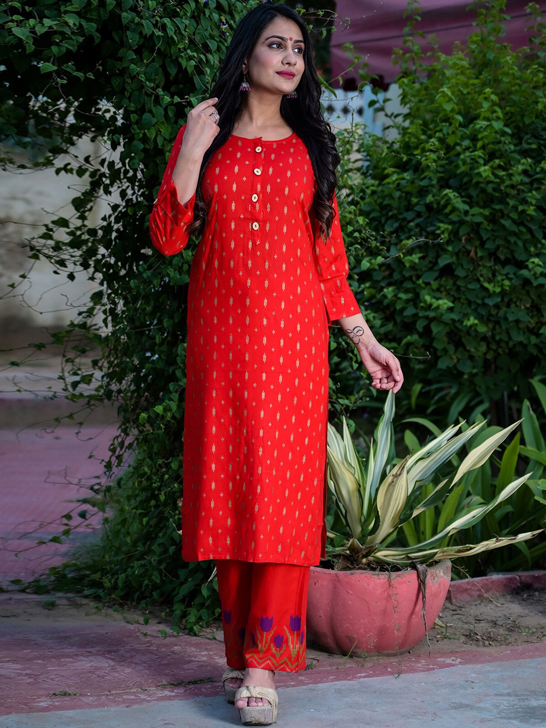 

DORIYA Women Red Ethnic Motifs Printed Kurta with Palazzos & With Dupatta