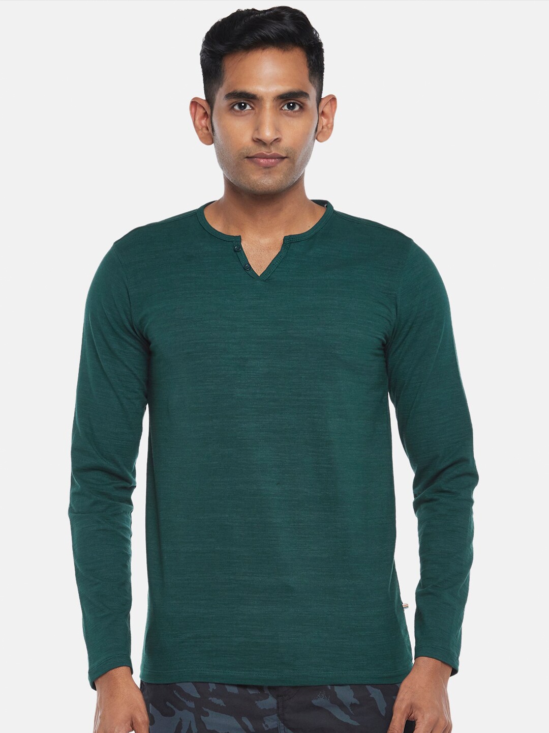 

Urban Ranger by pantaloons Men Green V-Neck Raw Edge Slim Fit T-shirt