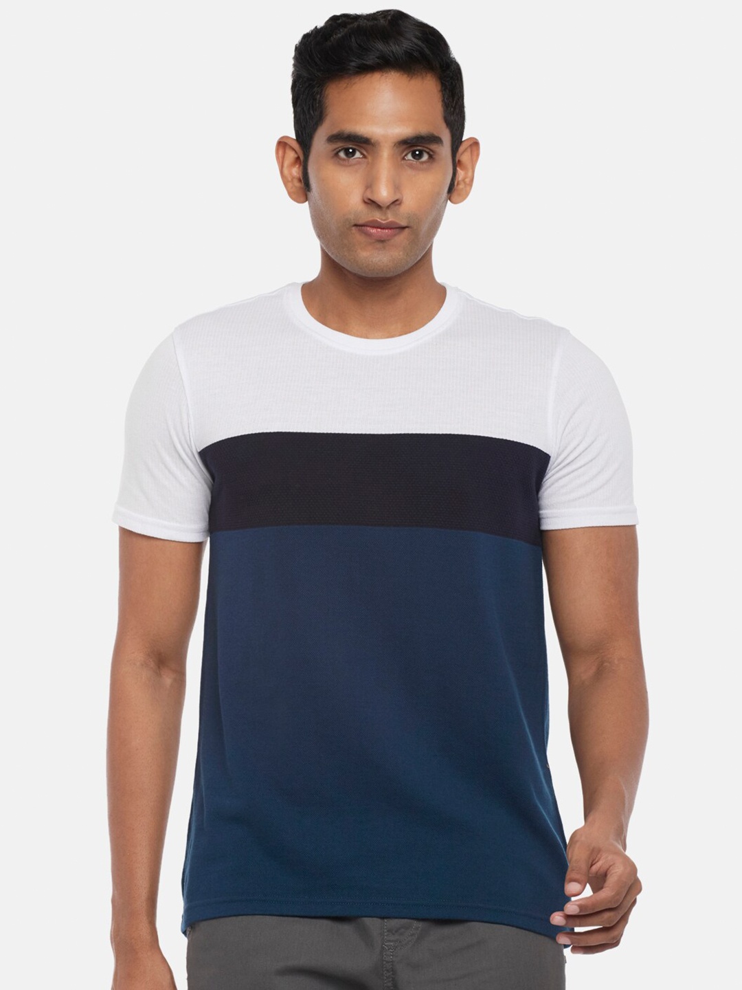 

Urban Ranger by pantaloons Men White & Blue Colourblocked Cotton Slim Fit T-shirt