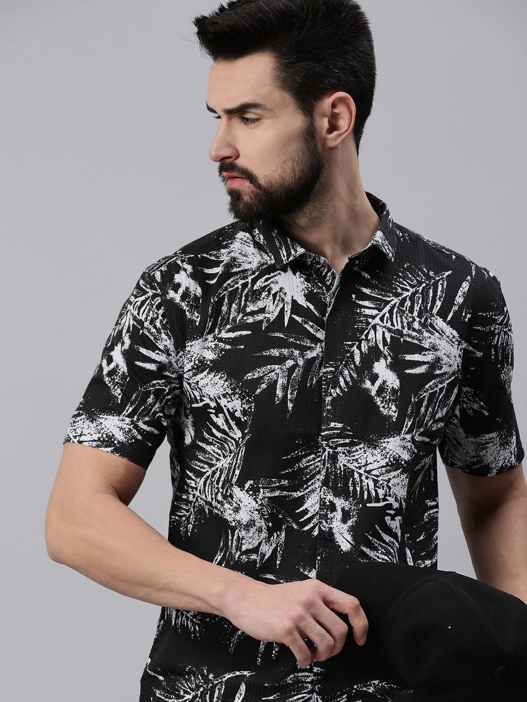 

SHOWOFF Men Black Comfort Slim Fit Floral Printed Casual Shirt