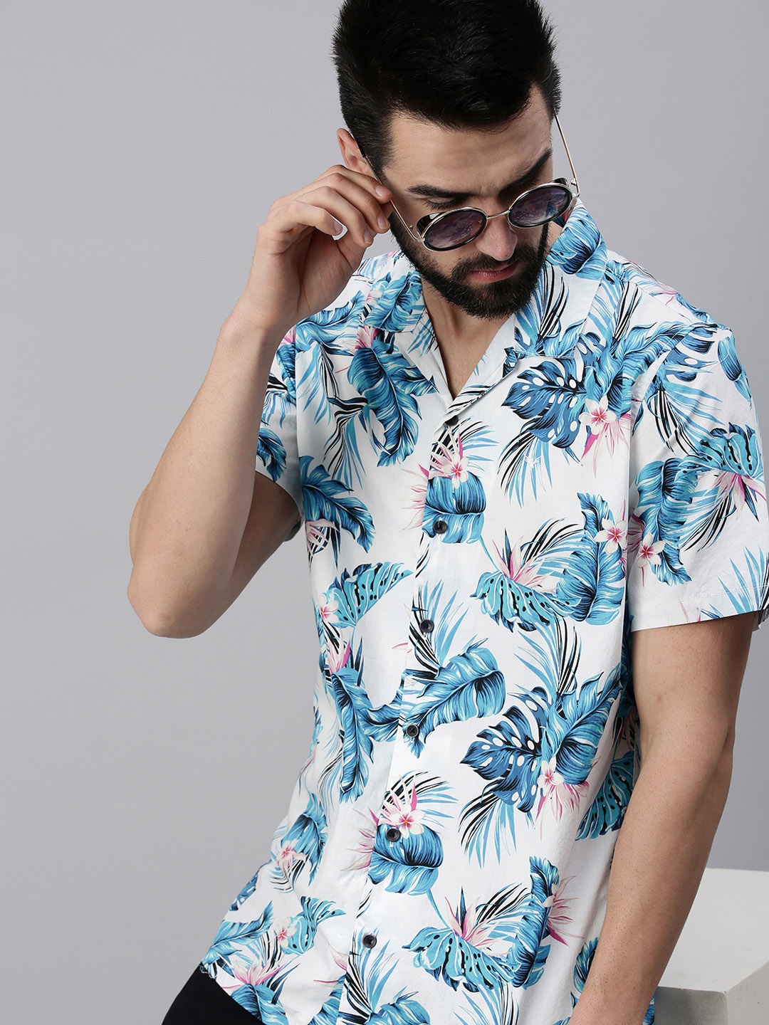 

SHOWOFF Men White Comfort Slim Fit Tropical Printed Casual Shirt