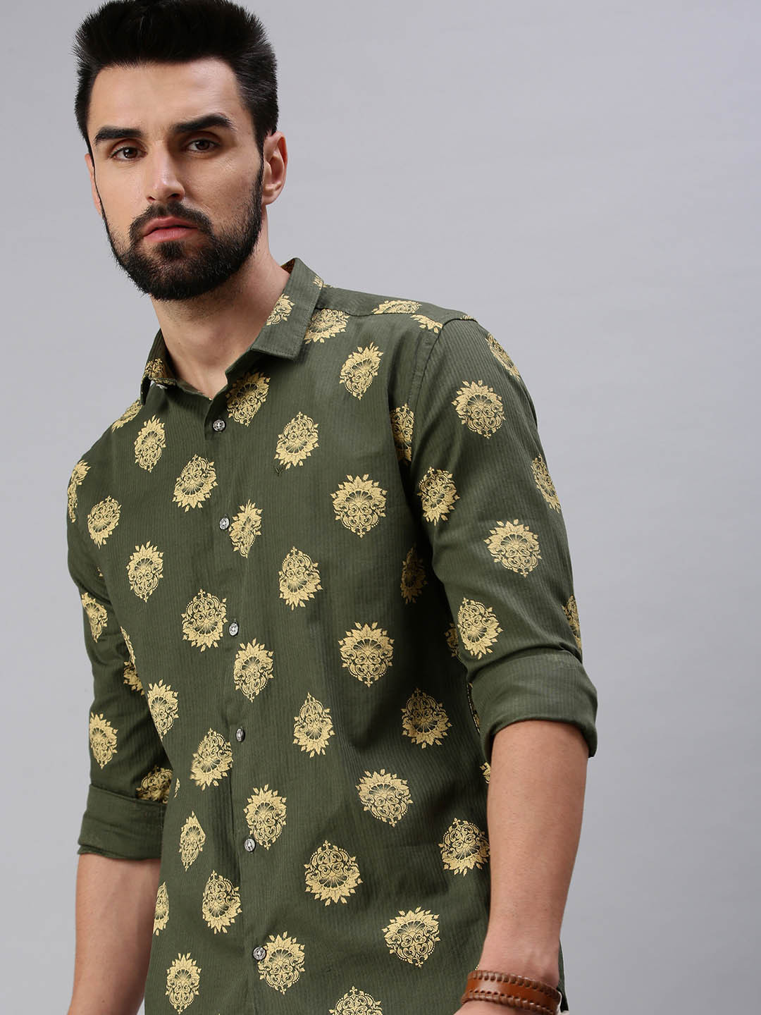 

SHOWOFF Men Olive Green Comfort Slim Fit Printed Casual Shirt