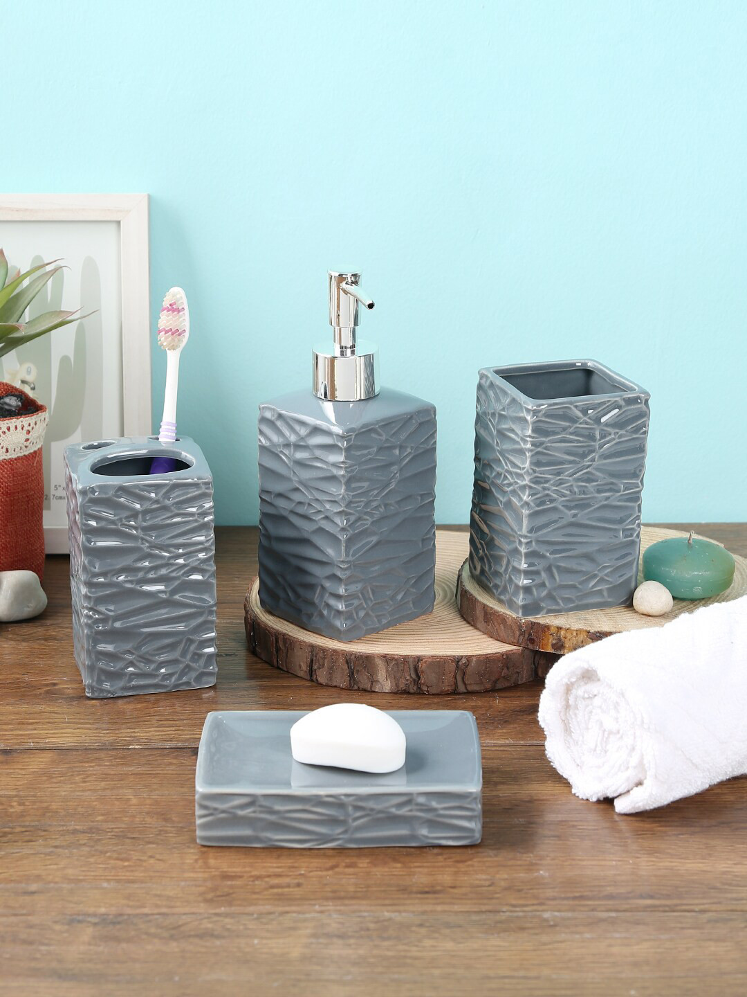 

House Of Accessories Set of 4 Grey Textured Bathroom Accessories